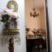C' persino un merletto circolare che adorna una colonnina di legno sormontata da un'icona religiosa e alcuni fiori...